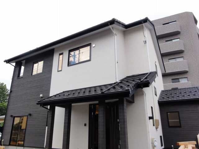 和の趣と現代の快適さが調和する、木の温もりに包まれた住まい