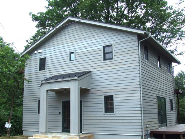 自然と調和する、開放感あふれる住まい